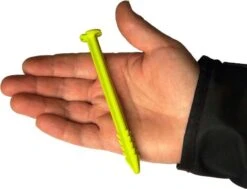 SWISSPIRANHA Zelthering GS120 -Outdoor Zelt Verkauf swisspiranha gs120 biobased plastic peg in hand img 0690