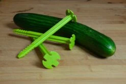 SWISSPIRANHA Zelthering GS150 -Outdoor Zelt Verkauf swisspiranha gs150 biobased plastic peg img 0784 gs150 gurke600